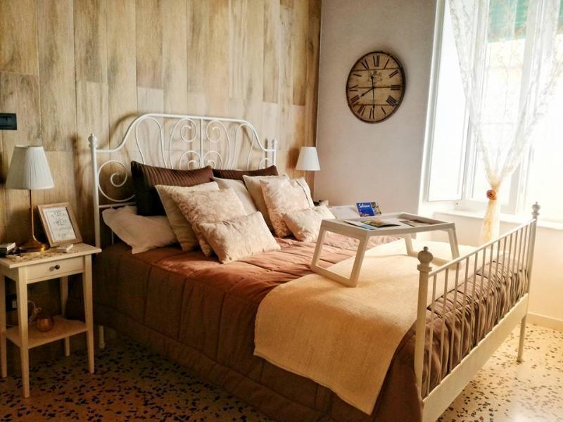 Elegant B&B - Il Vicolo Storico Салерно Екстер'єр фото